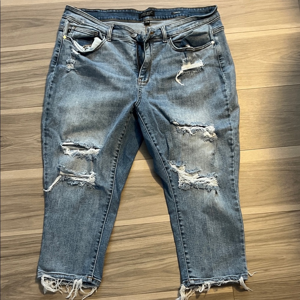 Judy Blue Light Blue Distressed Cropped Jeans